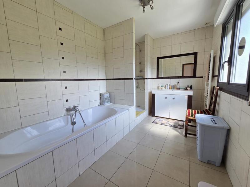 Pavillon - 220 m² - 9 pièces