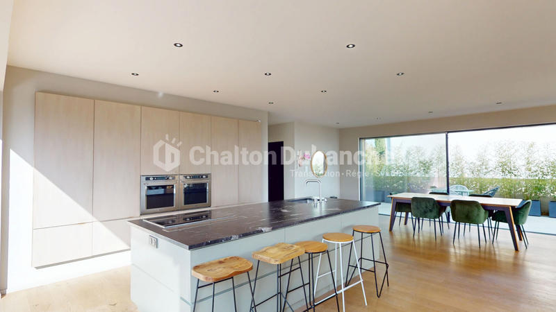 Maison - 235 m² - 6 pièces