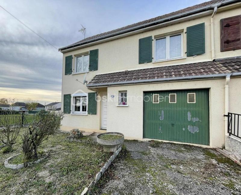 Maison traditionnelle - 88 m² - 5 pièces