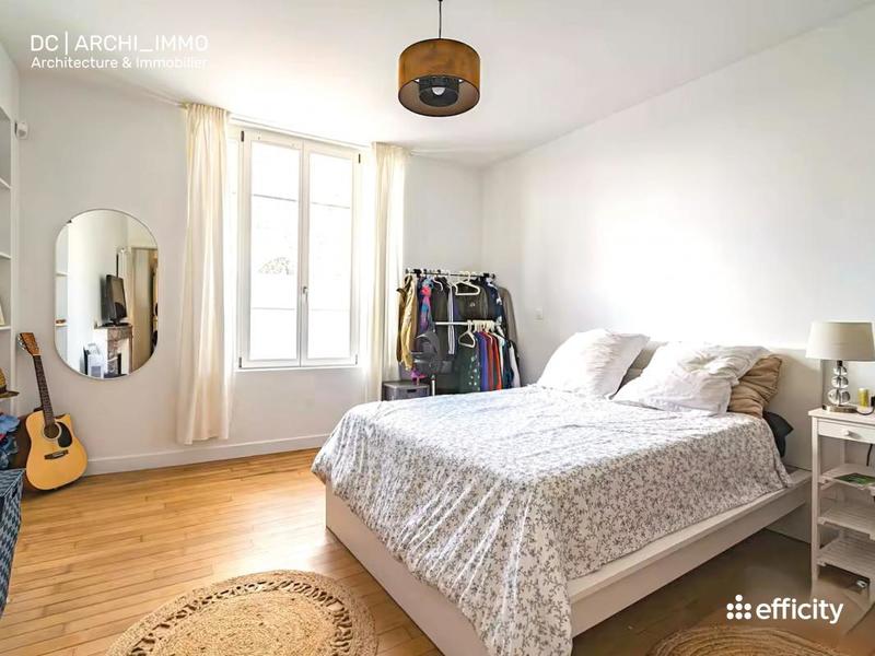 Maison - 247 m² - 10 pièces