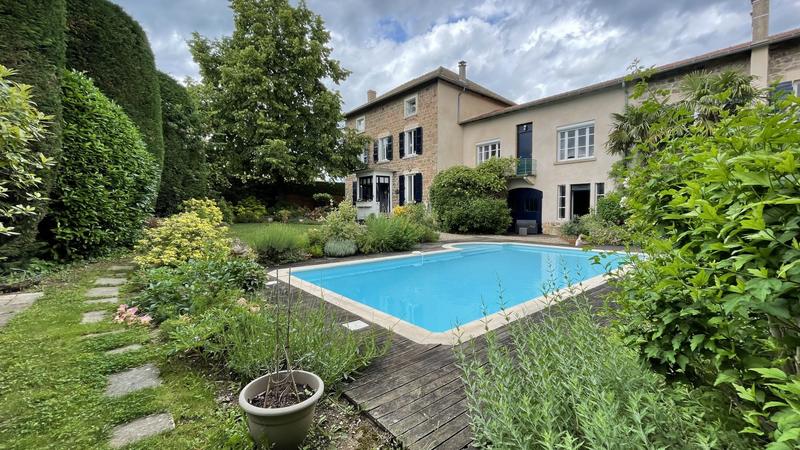 Maison - 301 m² - 11 pièces
