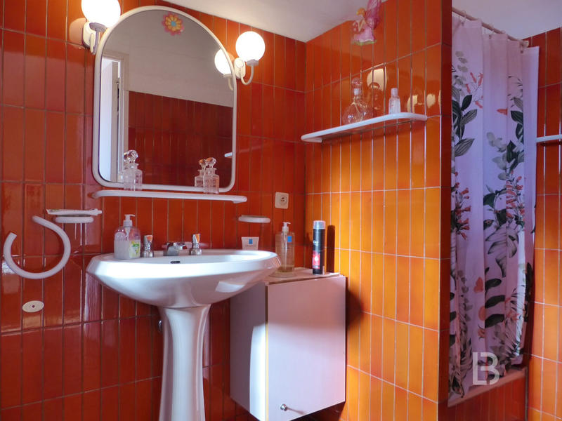 Maison - 222 m² - 7 pièces