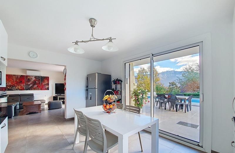 Maison - 220 m² - 7 pièces