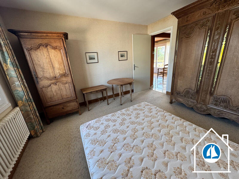 Maison - 230 m² - 8 pièces