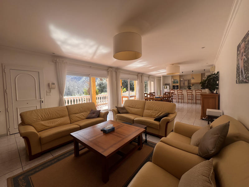 Maison - 310 m² - 5 pièces