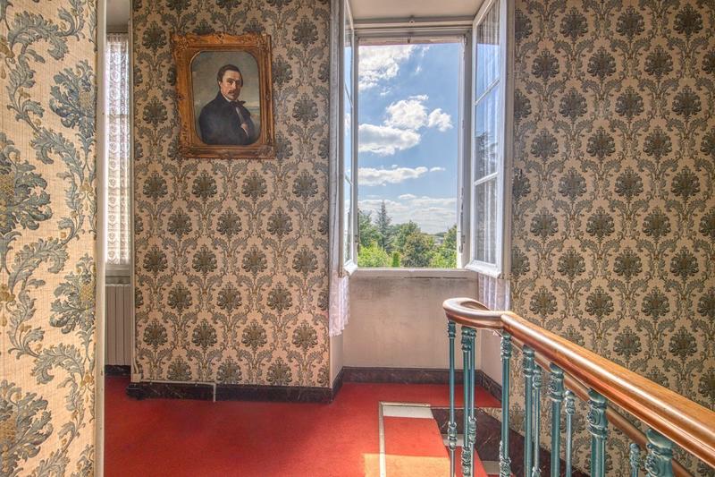 Maison - 201 m² - 7 pièces