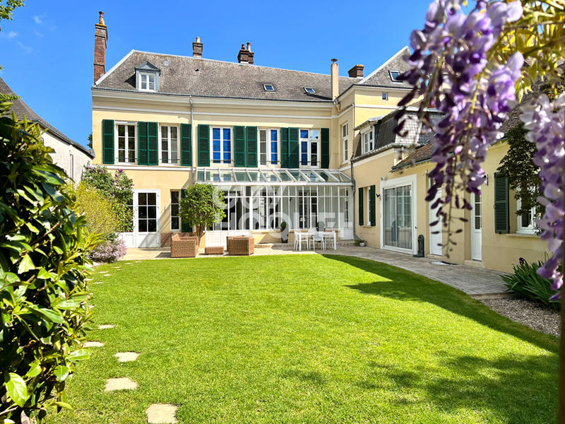 Maison - 273 m² - 10 pièces