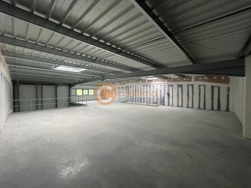 Local d'activité / Entrepôt - 367 m²