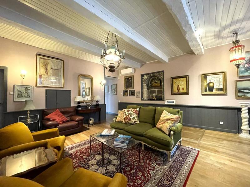 Maison - 204 m² - 5 pièces