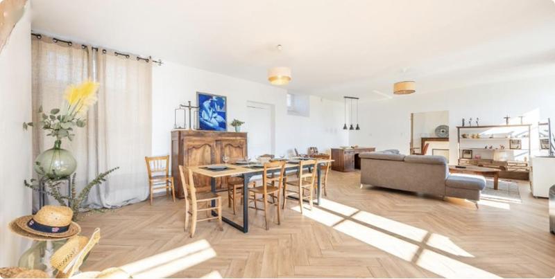 Maison - 230 m² - 6 pièces