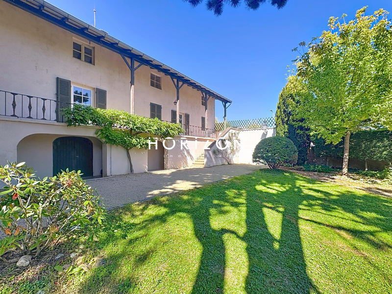 Maison ancienne - 205 m² - 8 pièces