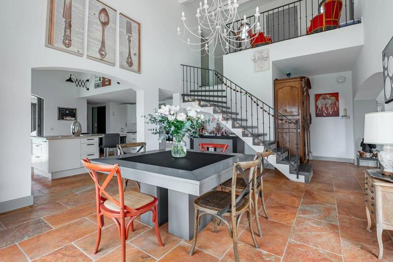 Villa - 253 m² - 8 pièces