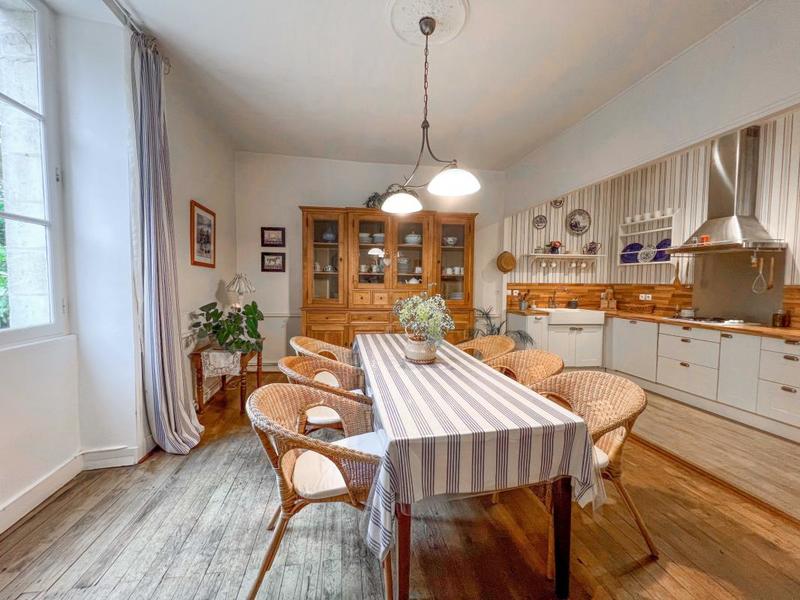 Propriété - 236 m² - 7 pièces