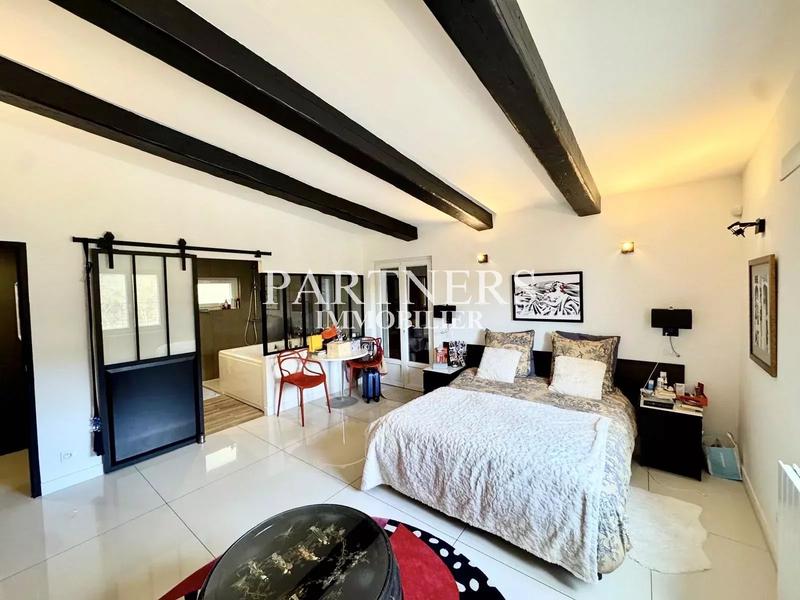 Bastide - 357 m² - 11 pièces