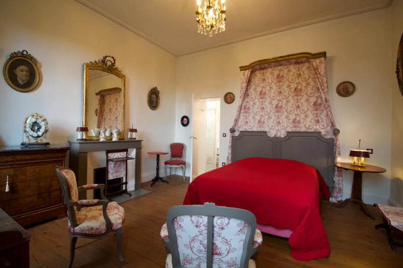 Maison - 247 m² - 15 pièces