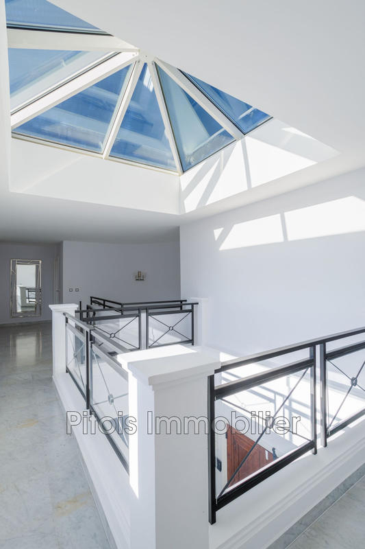 Maison - 230 m² - 4 pièces