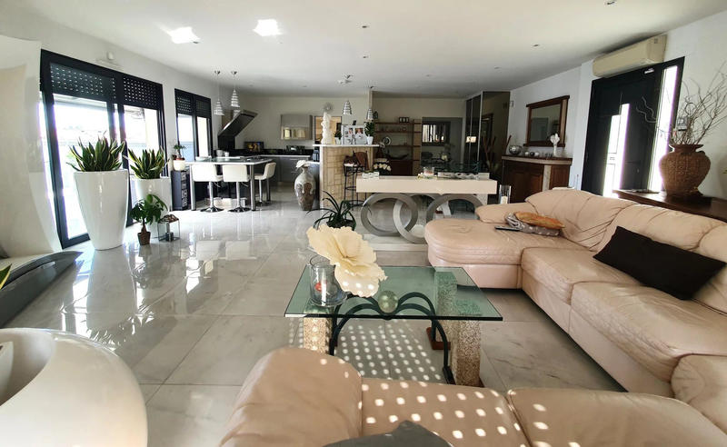 Maison - 224 m² - 7 pièces