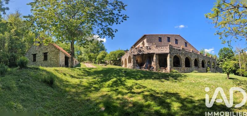 Maison - 195 m² - 8 pièces