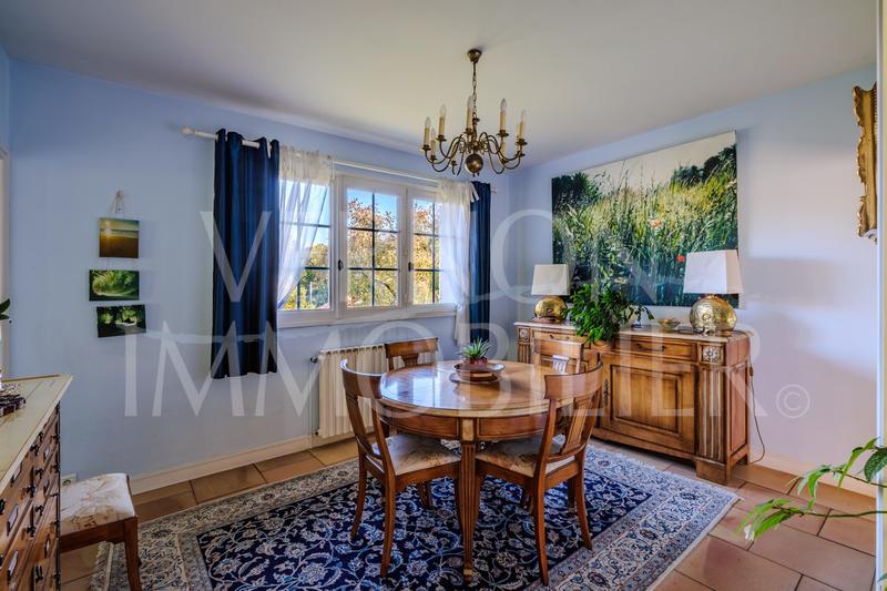 Maison traditionnelle - 270 m² - 8 pièces