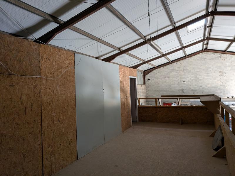 Entrepôt - 366 m² - 1 pièce