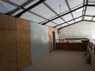 Entrepôt - 366 m² - 1 pièce