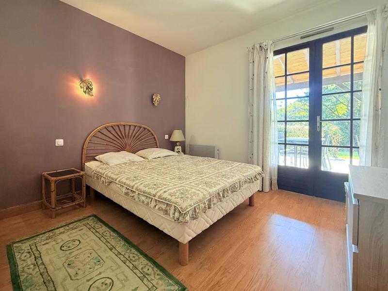 Maison - 220 m² - 8 pièces