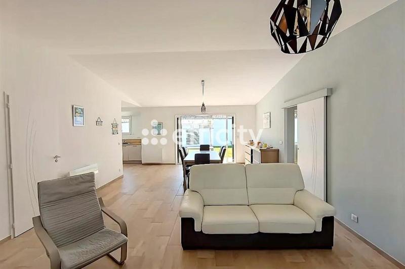 Maison - 102 m² - 5 pièces