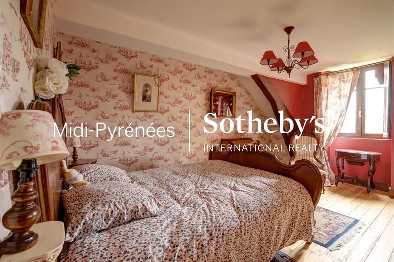 Château - 302 m² - 8 pièces