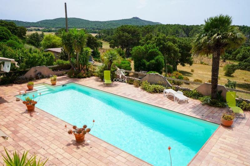 Maison - 250 m² - 9 pièces