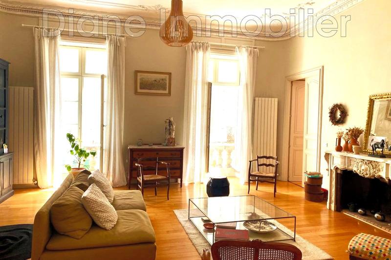 Appartement - 188 m² - 7 pièces
