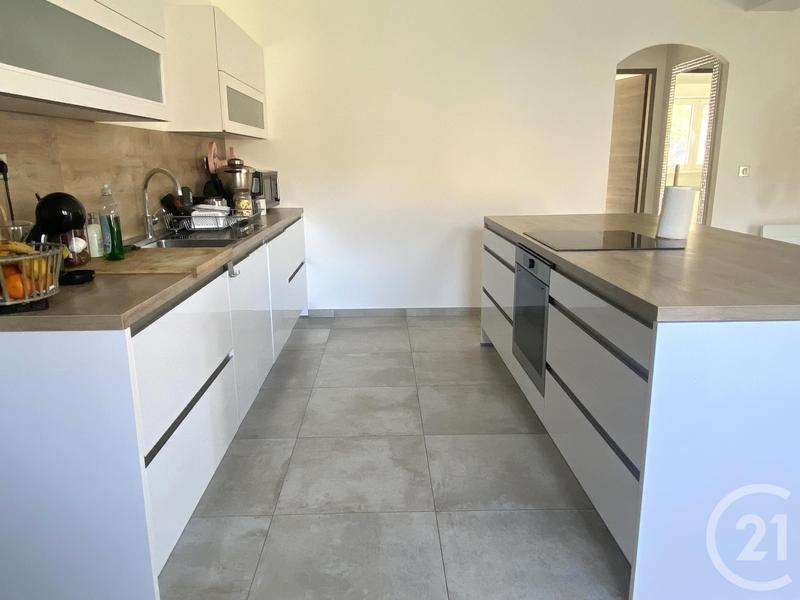 Maison - 242 m² - 8 pièces