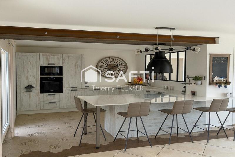 Maison - 260 m² - 7 pièces