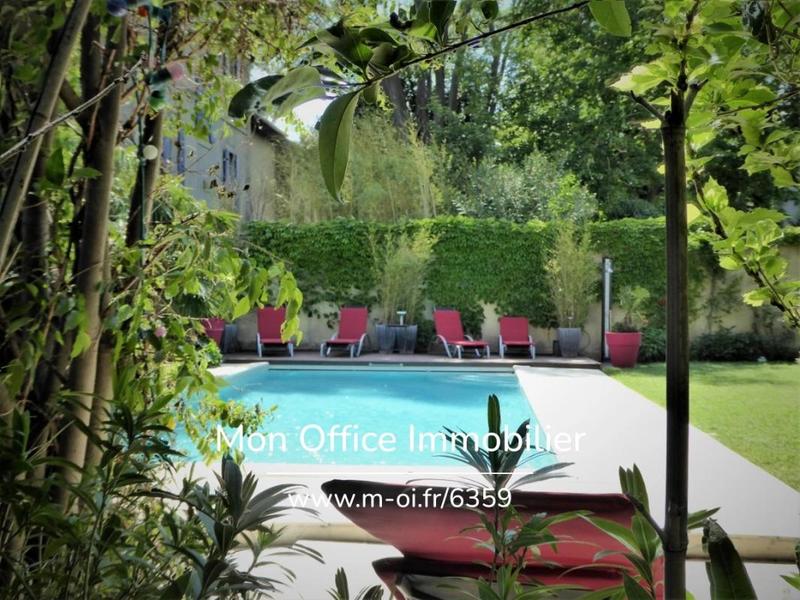 Propriété - 280 m² - 10 pièces