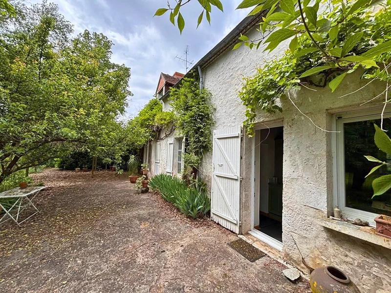 Maison - 280 m² - 11 pièces