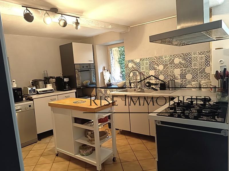 Maison - 218 m² - 9 pièces