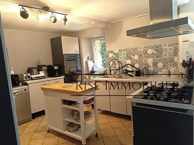 Maison - 218 m² - 9 pièces