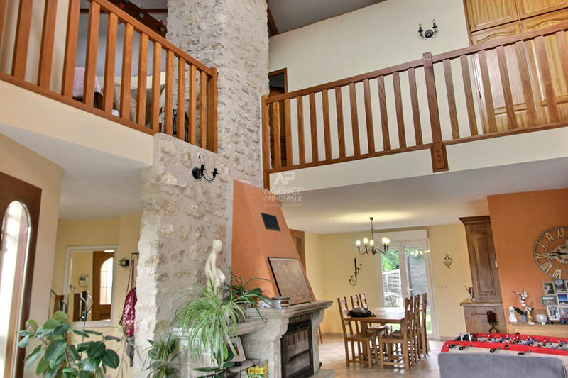 Maison - 180 m² - 8 pièces