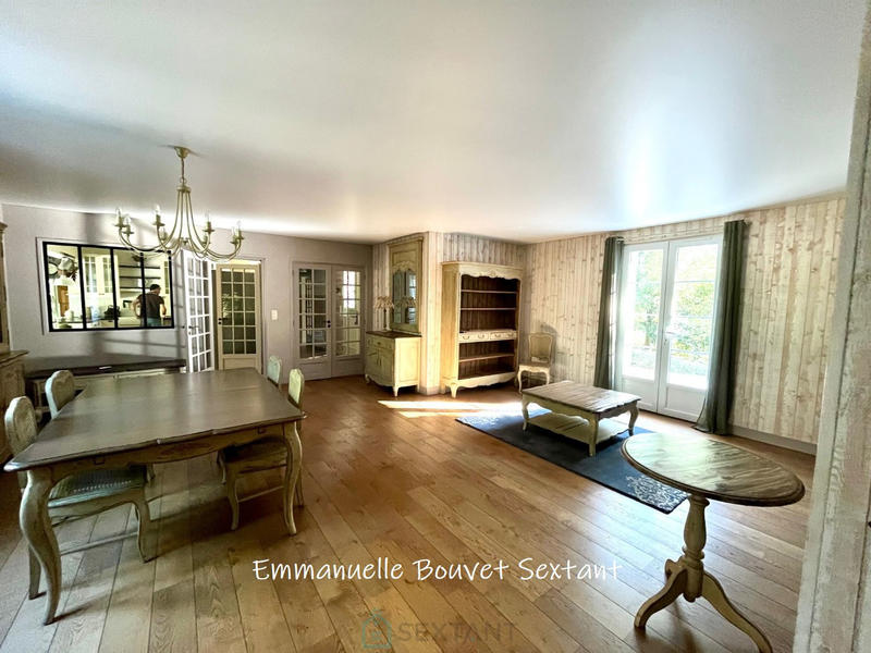 Maison - 233 m² - 9 pièces