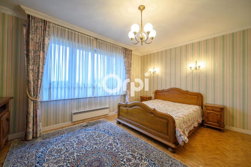 Maison - 226 m² - 8 pièces