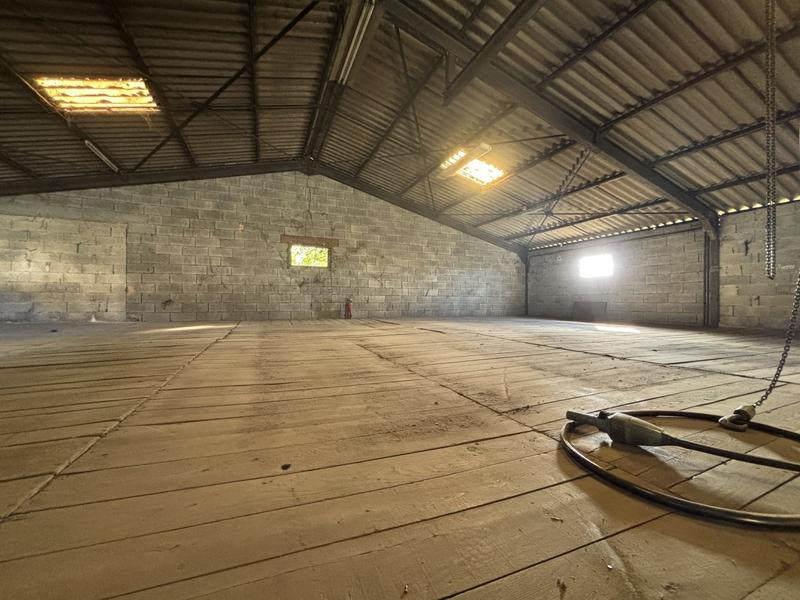 Local commercial - 680 m²