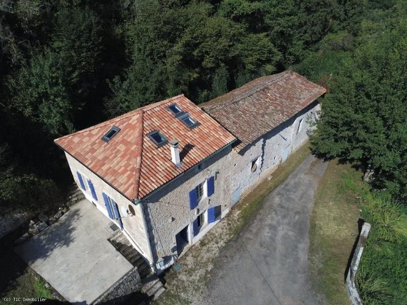 Maison en pierre - 99 m² - 5 pièces