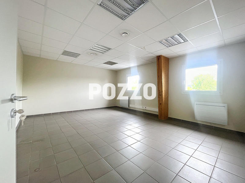 Local d'activité / Entrepôt - 798 m² - 9 pièces