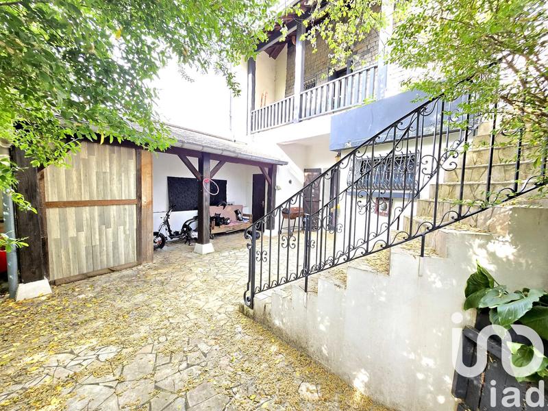 Maison - 382 m² - 9 pièces