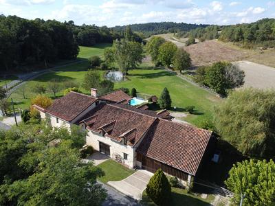 Maison - 363 m² - 10 pièces