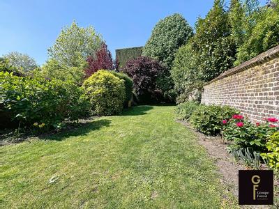 Maison - 255 m² - 9 pièces