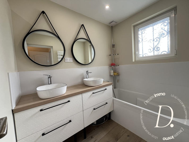 Maison - 207 m² - 7 pièces