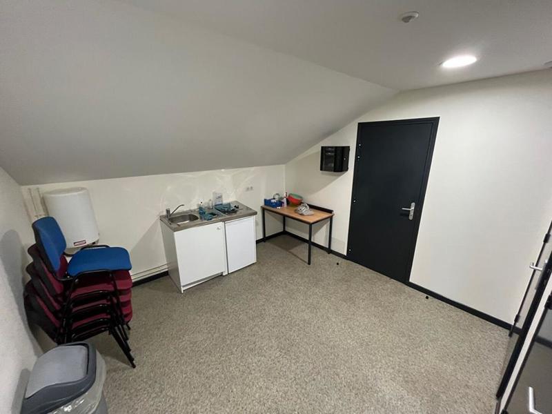 Local commercial - 180 m² - 5 pièces