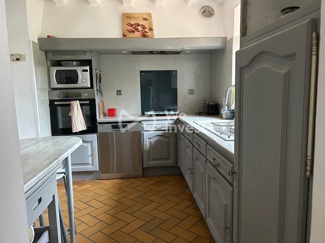 Maison - 240 m² - 11 pièces