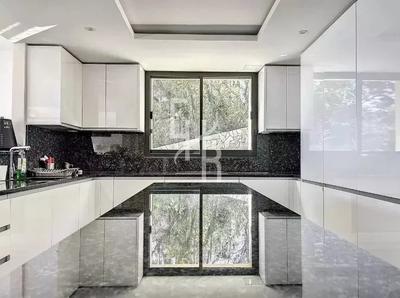 Maison - 389 m² - 8 pièces