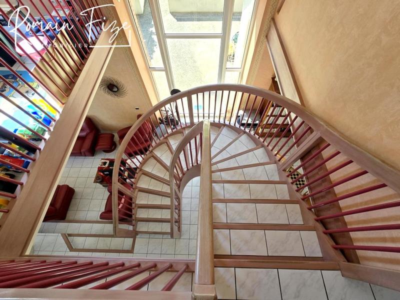 Maison - 300 m² - 7 pièces